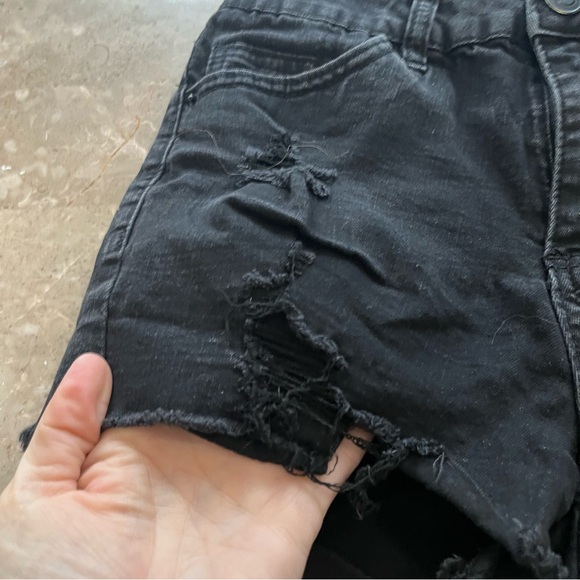 Miami high rise distressed black jean shorts size 5 - Picture 3 of 6